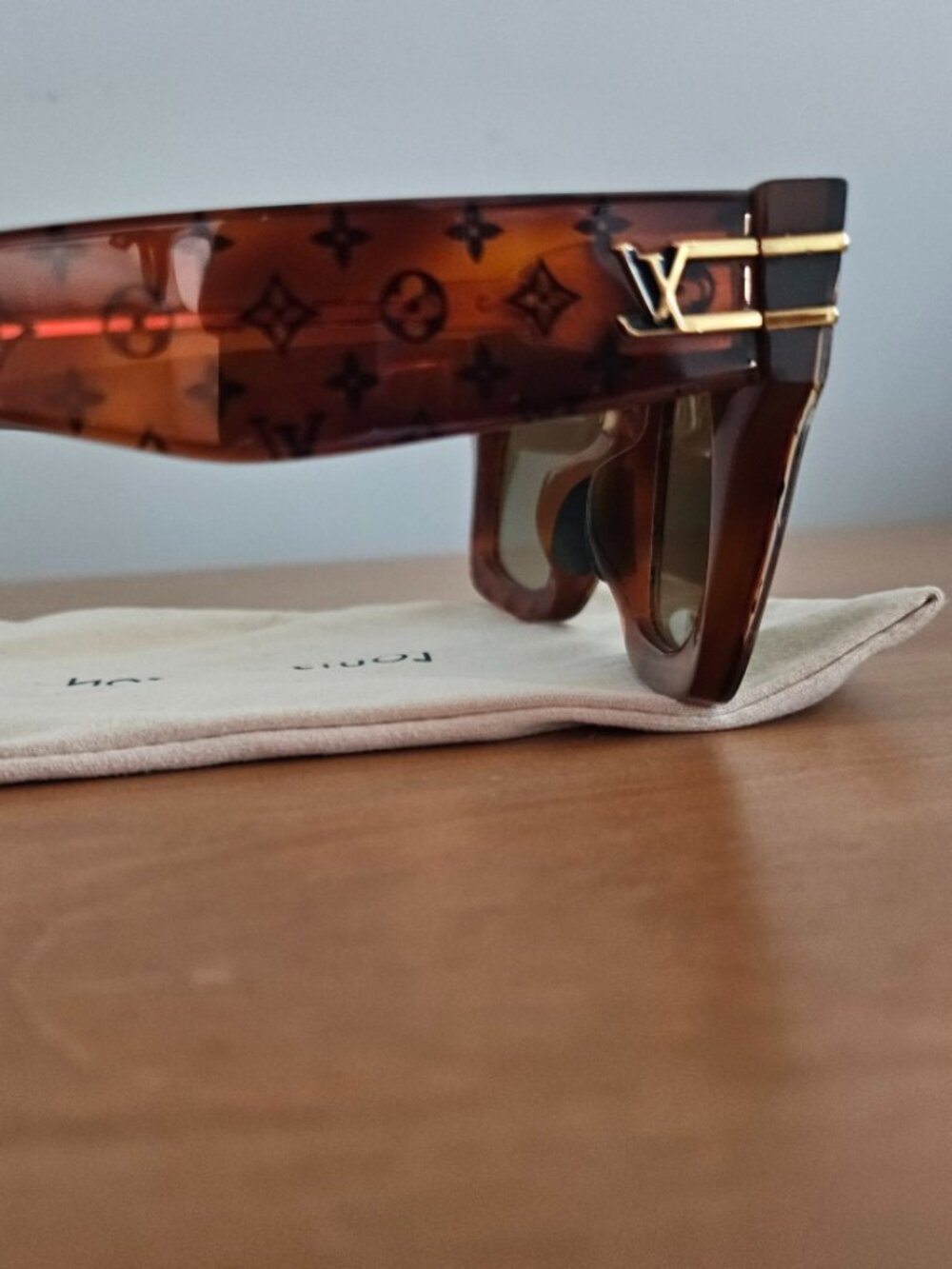 LOUIS VUITTON LV Blade Sunglasses - Picture 4 of 5